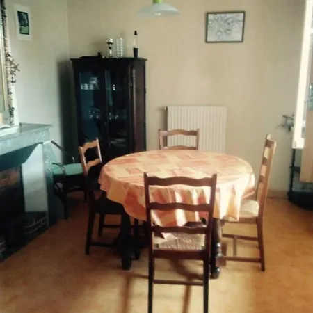 Tatil Evi Maison Ensoleillee, Terrain Arbore, *