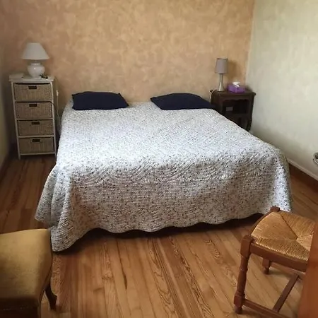 Maison Ensoleillee, Terrain Arbore, Hébergement de vacances