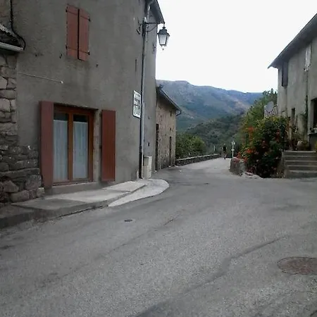 Maison Ensoleillee, Terrain Arbore, Tatil Evi Aubenas