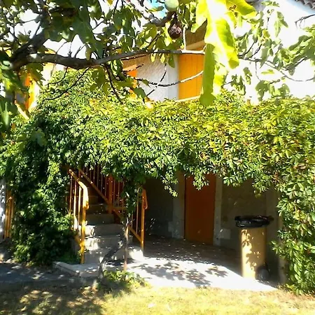 Maison Ensoleillee, Terrain Arbore, * Aubenas