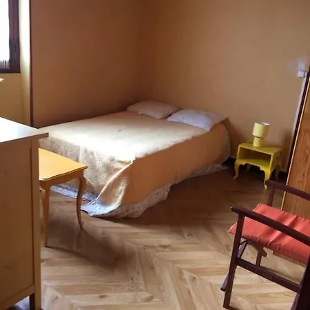 Maison Ensoleillee, Terrain Arbore, Hébergement de vacances